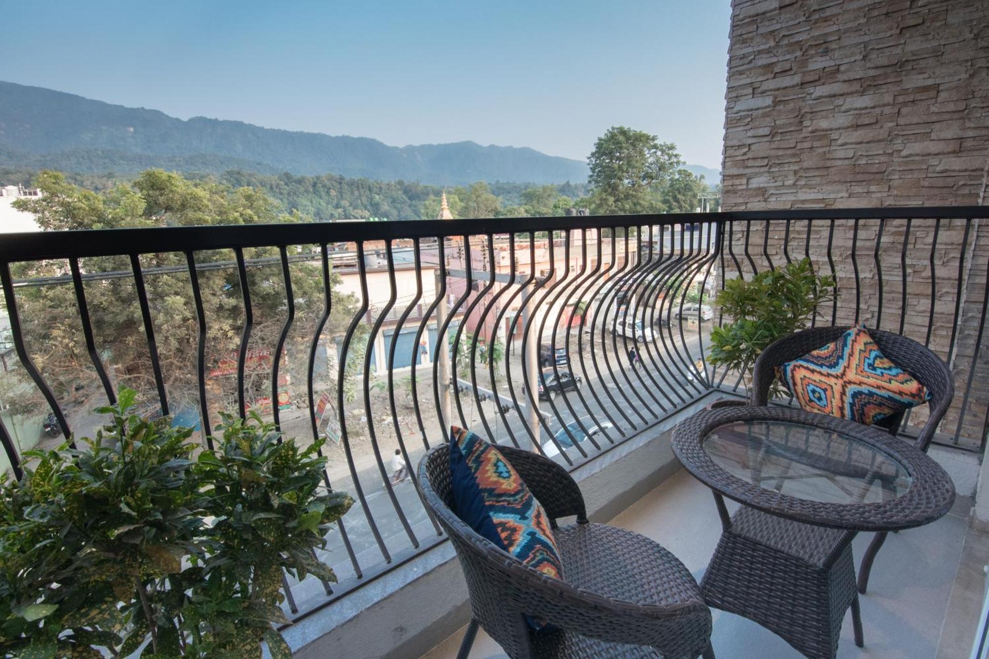 Holywater Hotel By Ganga Kinare #150 Mts From Ganga Ghat Rishīkesh Exterior foto