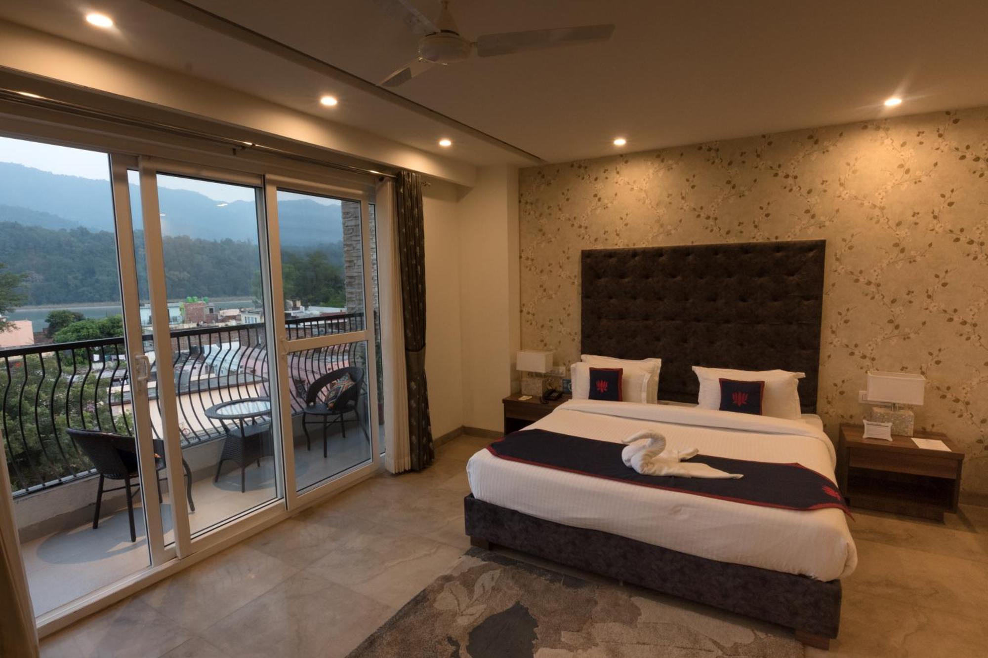 Holywater Hotel By Ganga Kinare #150 Mts From Ganga Ghat Rishīkesh Exterior foto